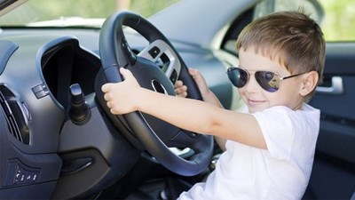 Un enfant de 4 ans se fait verbaliser 70 fois au volant